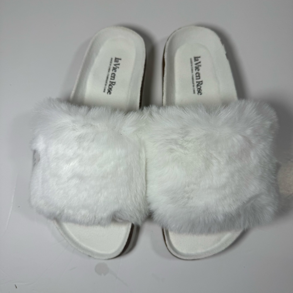 La Vie en Rose Fur Fluffy Slippers White Women Small 6 6.5 7 Cozy Indoor NWT